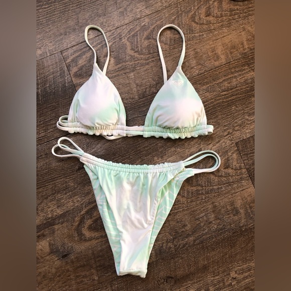 Reversible Roxy bikini - Picture 3 of 5